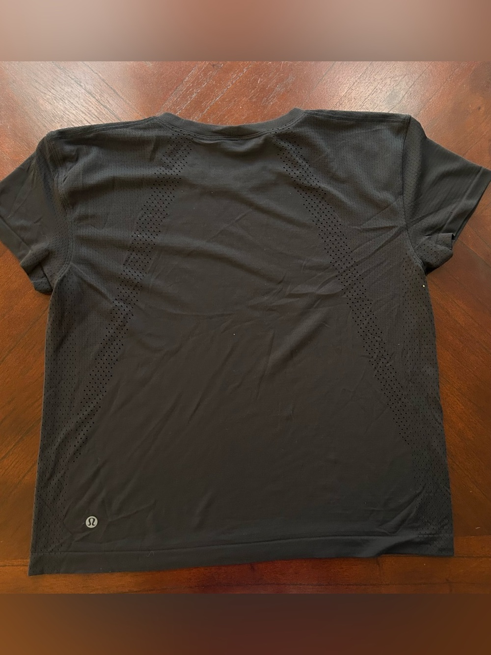 lululemon athletica Black Perforated Short Sleeve Crop Top size 8